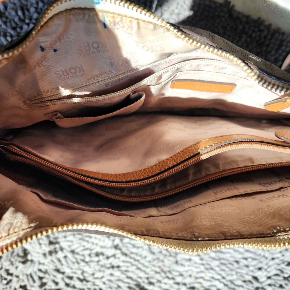 Michael Kors purse - Picture 4 of 5